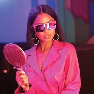 QUAY SUNGLASSES - SHADE QUEEN PINK